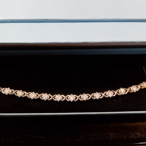 1/2 CT TW DIAMOND TENNIS BRACELET 7" XO SQUARE IN STERLING SILVER - Picture 7 of 9